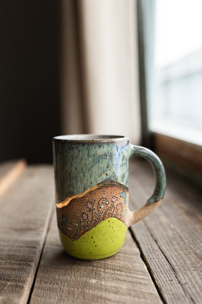 GOLD LUSTRE** 10 oz Wildflower Hills Mug