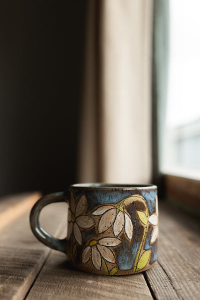 14 oz Waving Daisies Mug