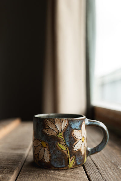 14 oz Waving Daisies Mug