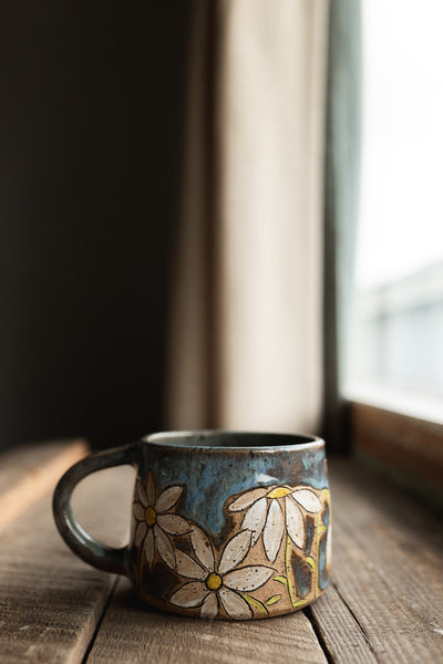 16 oz Waving Daisies Mug
