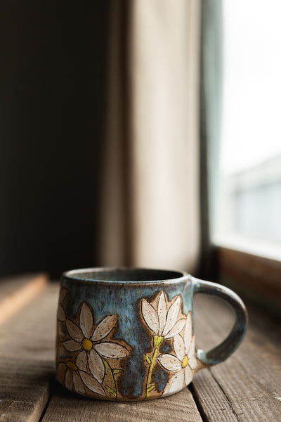 16 oz Waving Daisies Mug