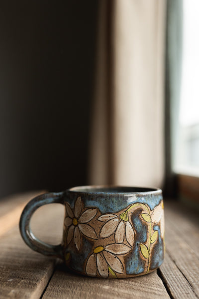 14 oz Waving Daisies Mug
