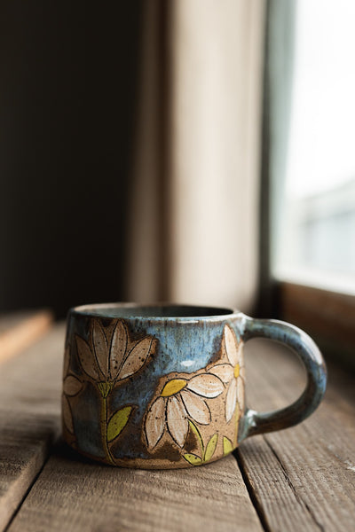 14 oz Waving Daisies Mug